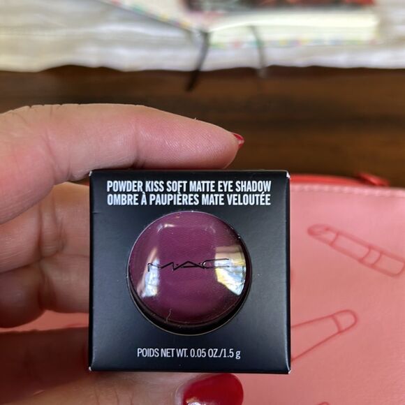 POWDER KISS SOFT MATTE EYE SHADOW color lens blur NWT Ipsy bag - Picture 10 of 11